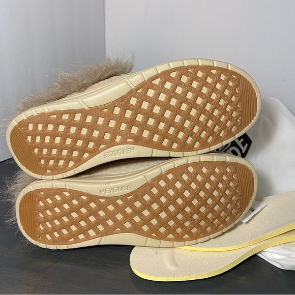 Hey Dude Wally Slip Loafer Market 2 Sand Beige Faux Fur NWT Size 8 - Picture 5 of 8